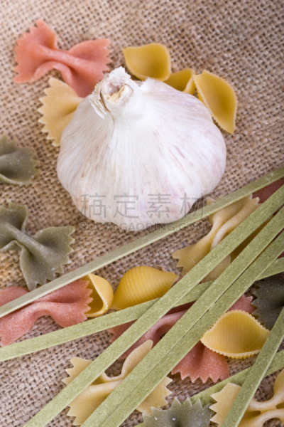 意大利面,大蒜,奶油色,意大利宽面,垂直画幅,无人,蝴蝶结,生食,乡村风格,意大利食品
