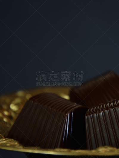 黄金,巧克力,三个物体,盘子,垂直画幅,褐色,组物体,特写,热可可,甜点心