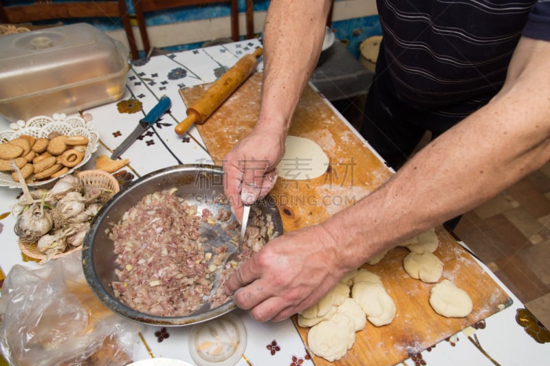 男人,饺子,住宅内部,哈萨克斯坦,肉品加工区,食品,室内,图像,桌子,手