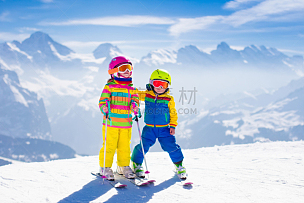 山,儿童,滑雪运动,学龄前,度假胜地,水平画幅,进行中,雪,滑雪坡,户外