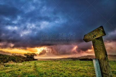 骑马道,天空,水平画幅,云,山,无人,户外,光,草,田地