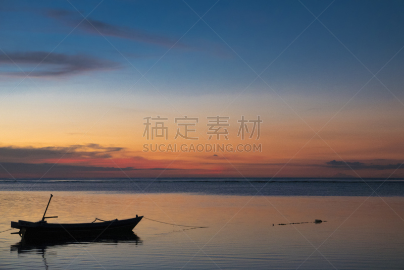 水,宁静,岛,印度尼西亚,船,天空,水平画幅,无人,曙暮光,夏天