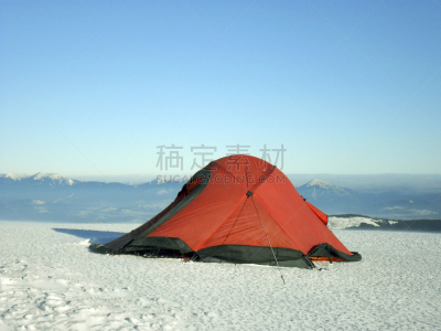 冬天,山,穿雪鞋走路运动,徒步旅行,帐篷,背包,天空,水平画幅,雪,旅行者