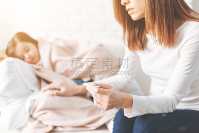 儿童,小的,沙发,温度计,半身像,周末活动,安全,居住区,乌克兰