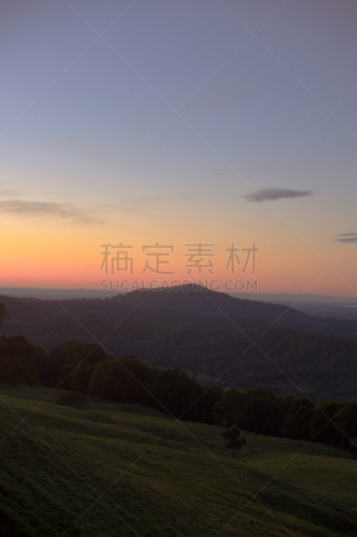 非都市风光,高动态范围成像,垂直画幅,玻璃房山脉,山,无人,早晨,户外,草,草地围场