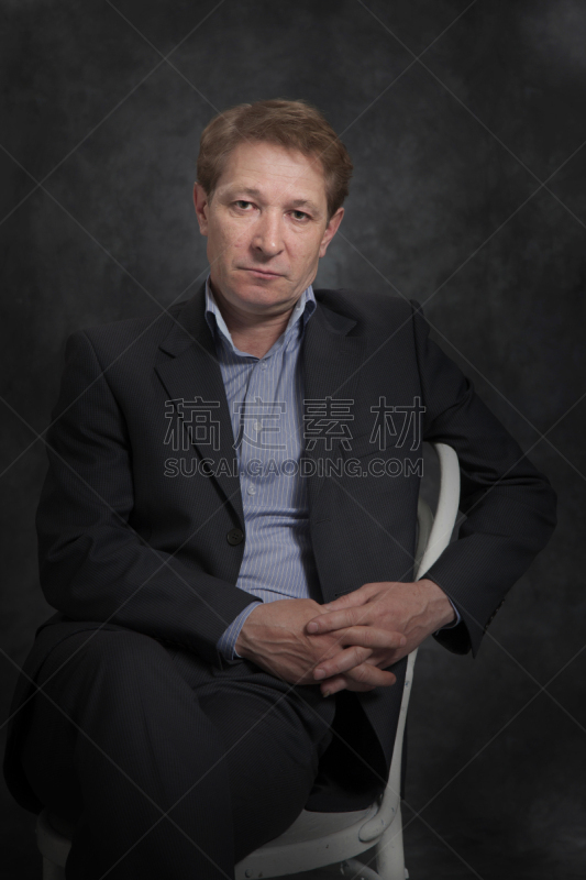 男商人,领带,注视镜头,专业人员,仅男人,肖像,仅一个男人,简单,现代,金融顾问