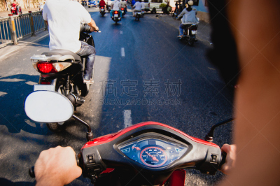 小型摩托车,在摩托车上的角度拍摄,机动脚踏车,胡志明市,从在汽车上的角度拍摄,视点,主干路,主观视角,水平画幅,交通