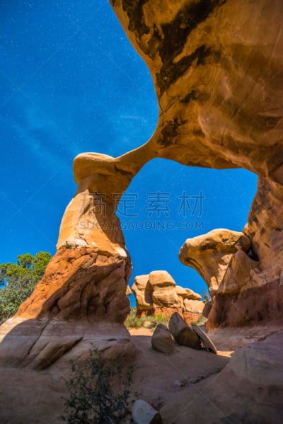 escalante,自然拱,devil's garden,夜晚,埃斯卡兰特河,艾丝卡兰迪峡谷,垂直画幅,纪念碑,天空,美