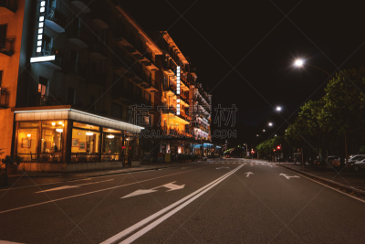 夜晚,城镇,街道,斯特雷萨镇,水平画幅,旅行者,夏天,户外,都市风景,商业金融和工业