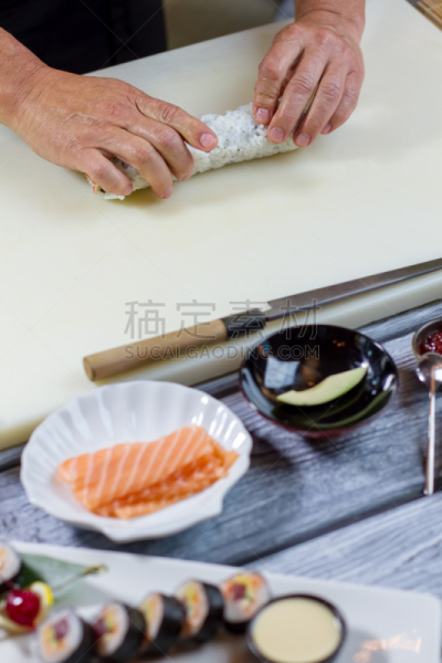 男人,寿司,贞德,垂直画幅,鱼子酱,新的,寿司卷,职权,配方,膳食
