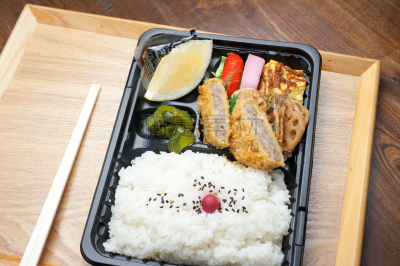 日本食品,便当盒,盒装午餐,商务餐,选择对焦,炸肉排,水平画幅,传统,膳食,特写
