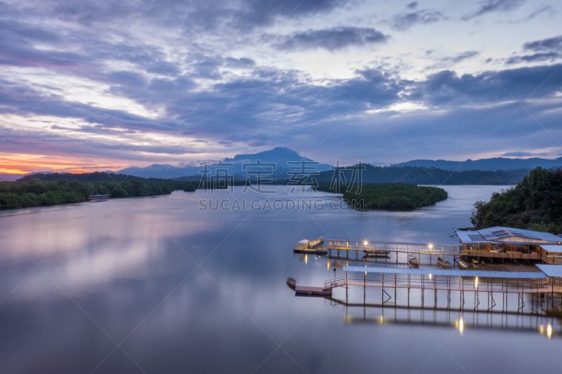 京那峇鲁山,河流,水,天空,美,水平画幅,云,无人,婆罗洲岛,哥打基纳巴卢