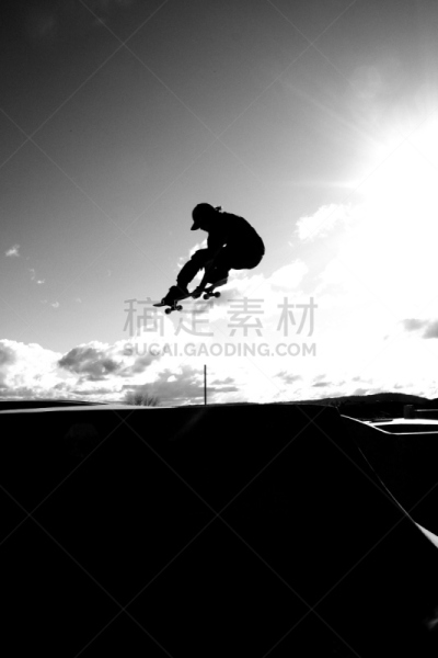 半管,用双脚带板起跳,垂直画幅,休闲活动,半空中,滑板,运动,休闲追求,特技,极限运动