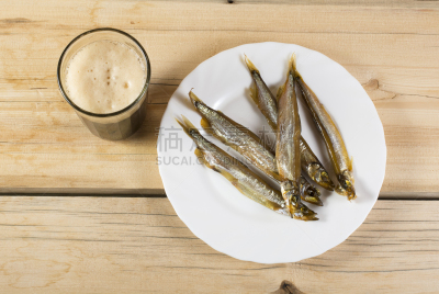 烟熏食品,盘子,啤酒,白色,自然,桌子,水平画幅,木制,无人,开胃品