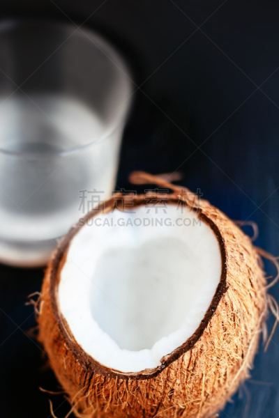 椰子汁,牛奶,玻璃杯,坚果,椰子岛,椰子油,椰汁,椰子树,垂直画幅,褐色