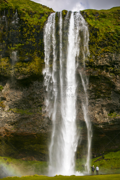 seljalandsfoss waterfall,冰岛国,旅游目的地,人,垂直画幅,瀑布,图像,两个人,旅行,摄影