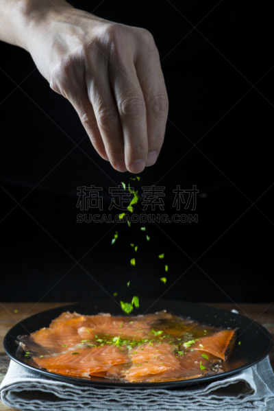 莳萝,橄榄油,渍鲑鱼片,三文鱼,穿衣服,垂直画幅,芳香的,配方,海产,多香果粉