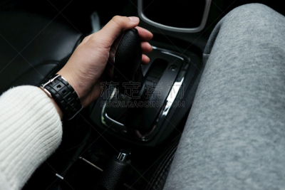 汽车,室内,现代,迅速,水平画幅,陆用车,交通,速度计,人,仪表板