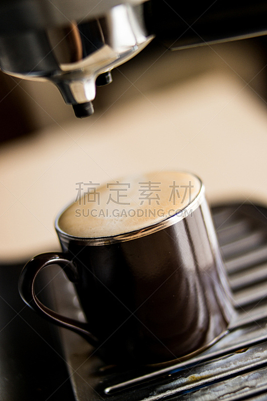 褐色,杯,高压蒸汽咖啡机,咖啡,垂直画幅,烤咖啡豆,饮料,特写,机器,咖啡师