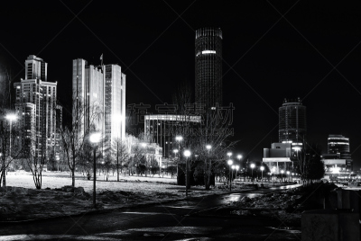 夜晚,冬天,叶卡捷林堡,城市,黑白图片,空的,中心,水,近景,乌拉尔山脉