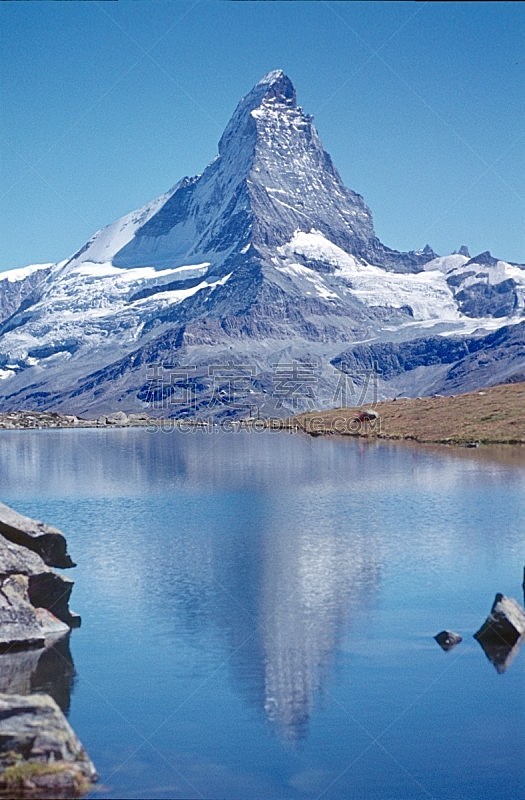 马特洪峰,瑞佛系湖,阿尔普斯湖,瑞士阿尔卑斯山,1970年-1979年,倒影湖,垂直画幅,水,天空,休闲活动
