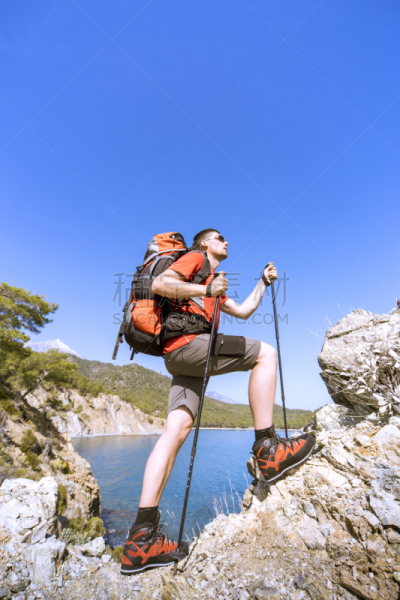 夏天,徒步旅行,山脉,背包,垂直画幅,旅行者,户外,云景,仅成年人,海滩