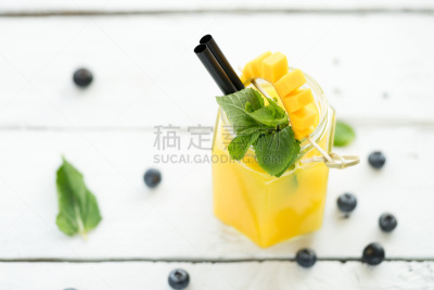 鸡尾酒,饮料,装饰菜,桌子,白色,朗姆酒,口渴的,合成图像,水平画幅,黑刺莓
