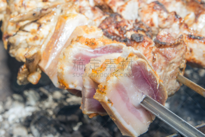 煤,肉,烤的,肥肉脂肪,熏香肠,t骨牛排,烤牛肉,煎鸡肉,辣椒粉,烤肉架