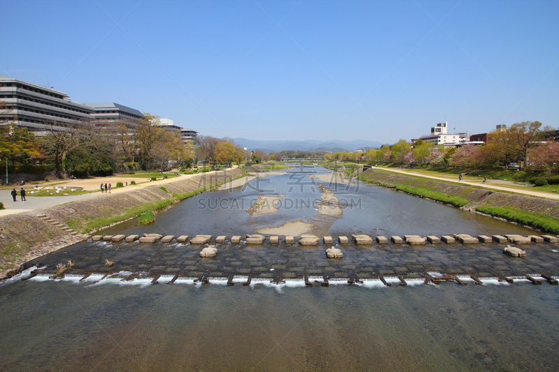 京都府,鸭川,城镇景观,公园,休闲活动,水平画幅,建筑,日本,河堤,建筑外部