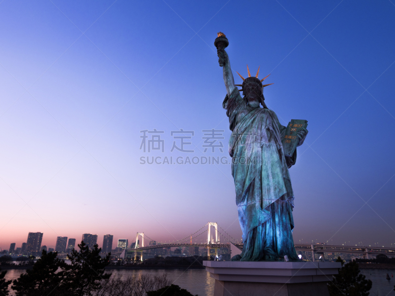 台场,自由女神像,国内著名景点,城市生活,台场海滨公园,黄昏,公园,水面,多车道公路,东京湾