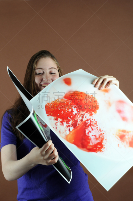 巨大的,文档,少女,垂直画幅,青少年,打印机,草莓,成年的,食品,女人