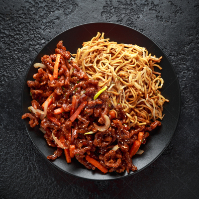 碎纸,牛肉,盘子,面条,黑色背景,豆芽,脆,蔬菜,牛排,泰国食品