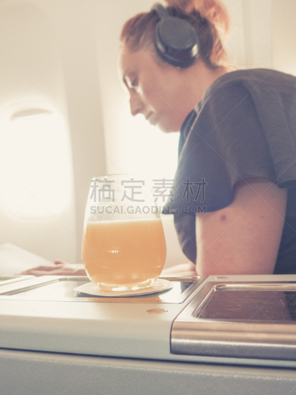 商务旅行,女人,飞机,清新,果汁,现代,饮料,商务,机票,头等舱
