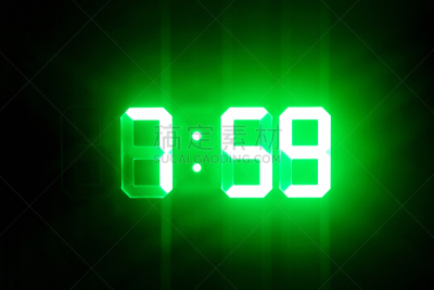 绿色,时间,数字7,数字时钟,时段,午夜,夜晚,暗色,白色,黑色
