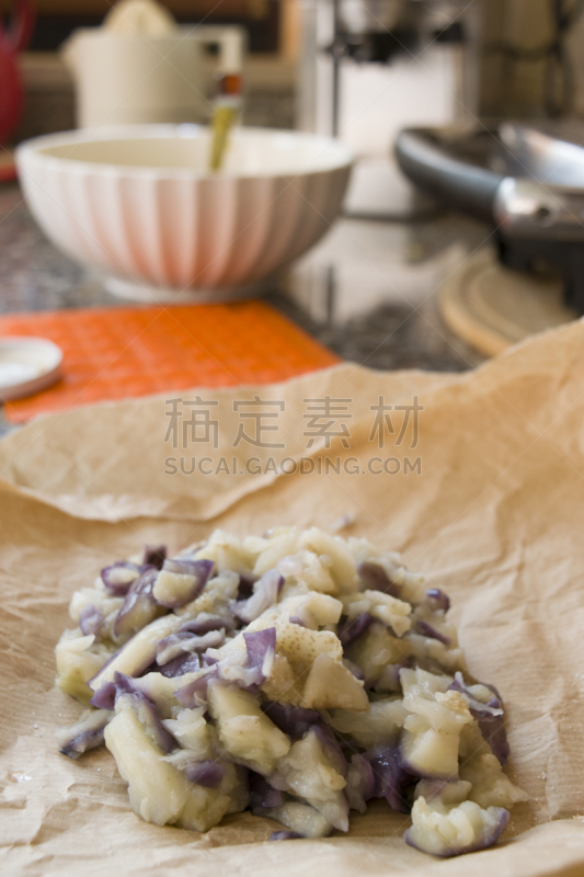 煮食,炸丸子,垂直画幅,多孔渗水的,球体,准备食物,西西里,茄子,成分,纸