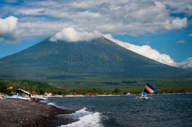 阿贡火山,巴厘岛,龙目海峡,爪哇海,克隆贡地区,渔镇,水,水平画幅,无人,火山地形