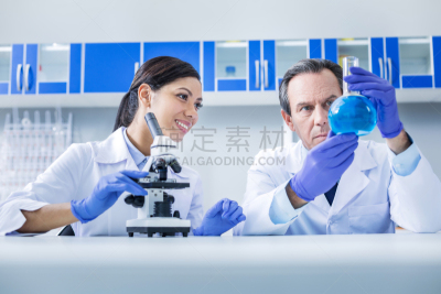 舒服,表现积极,桌子,显微镜,生物科技,水平画幅,微生物学,基因组学,科学