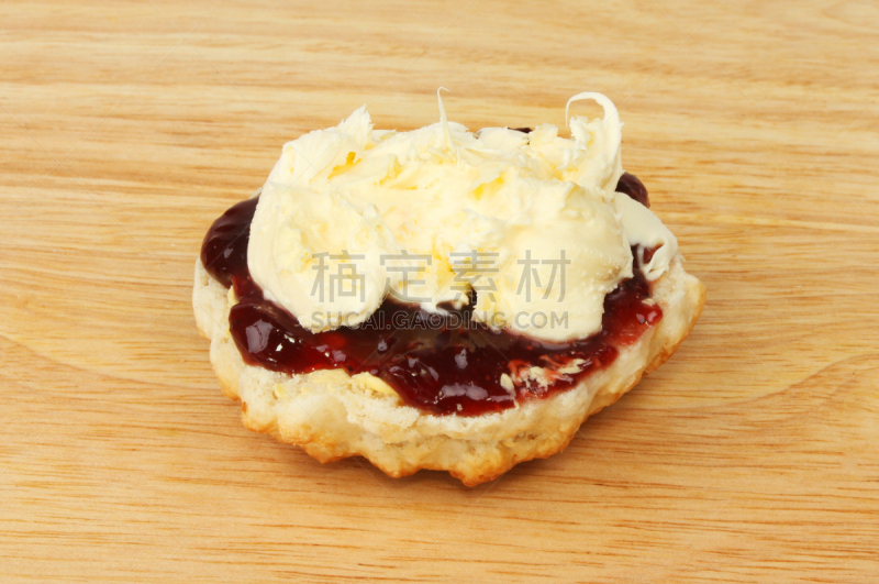烤饼,奶油,果酱,凝乳,草莓酱,康沃尔,水平画幅,木制,无人,小吃