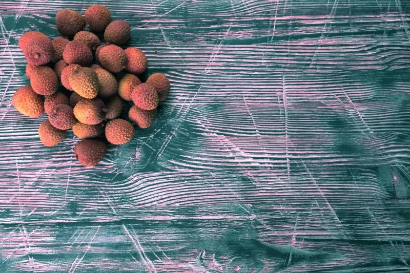 荔枝 木制 粉色 黑色 背景 水蛭吸血 月季 韩国泡菜 多汁的 果皮图片素材下载 稿定素材