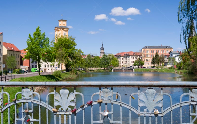 Germany: View over the bridge railing with love locks at the „Little Pond“ in Altenburg