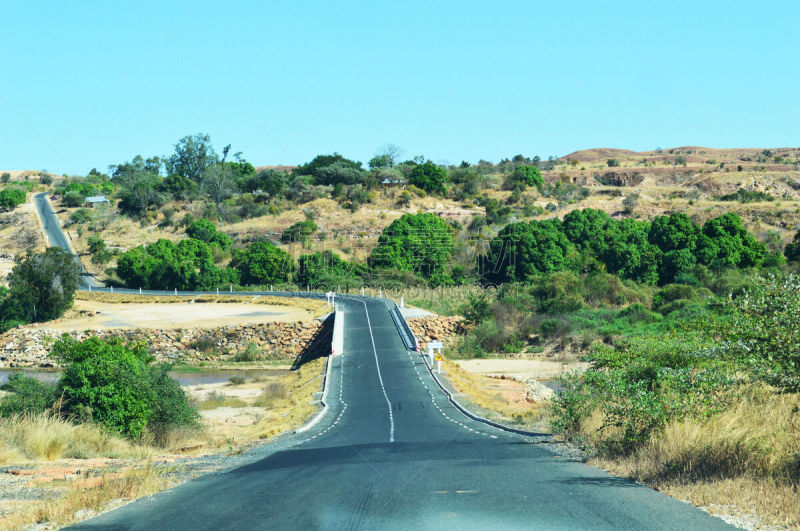 Pont de la rivière Pomay Madagascar