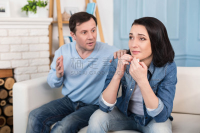 女人,闷闷不乐,不高兴的,沟通障碍,暗色,婚姻,妻子,异性恋,现代,危险