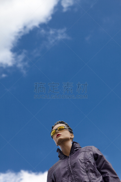 人造模特,口技傀儡,假人撞击测试,垂直画幅,天空,美,零售展示,无人,户外,陈列室