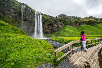 一个人,南,seljalandsfoss waterfall,冰岛国,宏伟,飘然,住房,维也纳老城内环路,非凡的,靠近