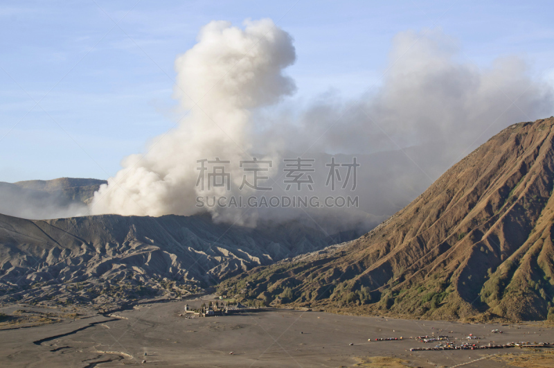 婆罗摩火山,塞梅鲁火山,bromo-tengger-semeru national park,东爪哇,爪哇,水平画幅,高视角,山,早晨,草