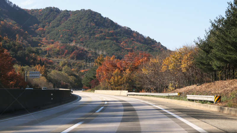 山,秋天,公路,天空,美,水平画幅,无人,收费所,户外,多车道公路