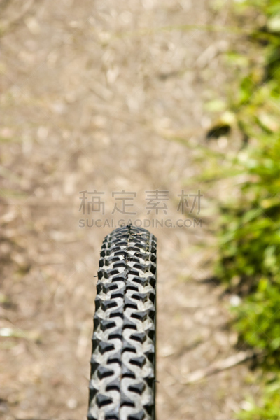 自行车,轮胎,轮胎印,垂直画幅,车轮,草原,休闲活动,陆用车,夏天