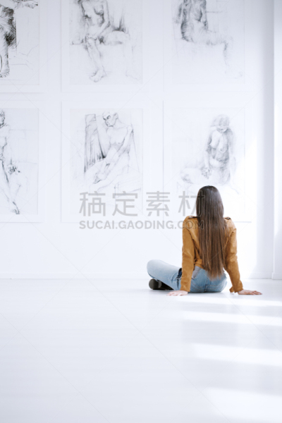 绘画插图,女人,看,垂直画幅,艺术家,轻蔑的,旅行者,明亮,现代,白色