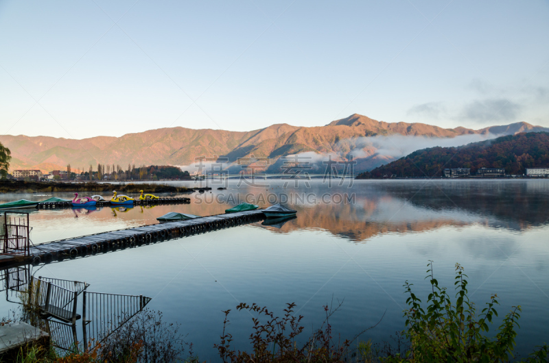 轮船跳板,河口湖,日本,早晨,富士河口湖,人行桥,水,天空,里山,水平画幅