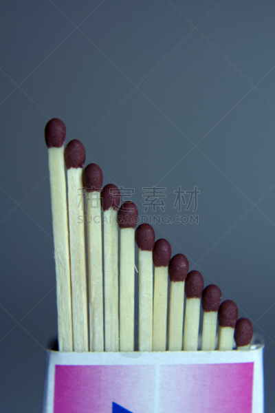 火柴,火柴盒,火柴棍,垂直画幅,纹理效果,透过窗户往外看,轻的,特写,都市风景,彩色图片